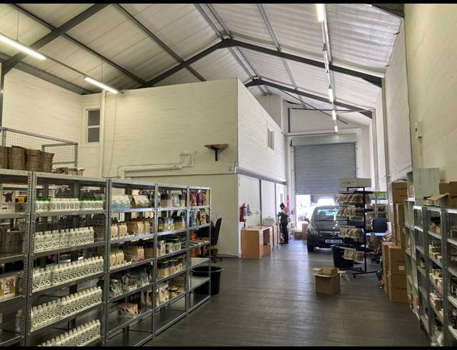 262M² WAREHOUSE RENTED IN CAPRICORN